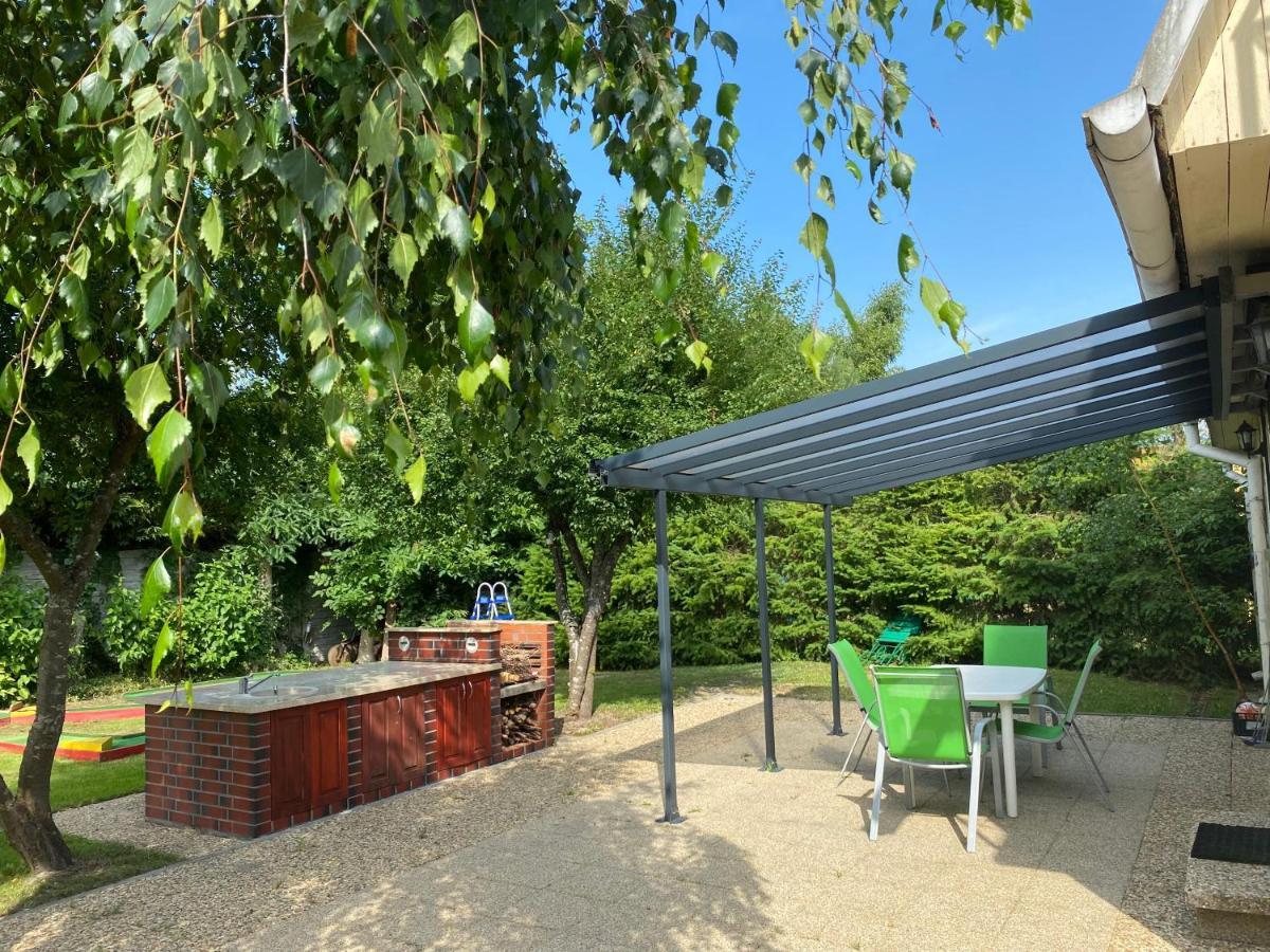 Domek Z Ogrodem Rowy  Exterior photo