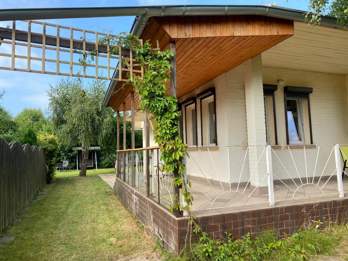 Domek Z Ogrodem Rowy  Exterior photo